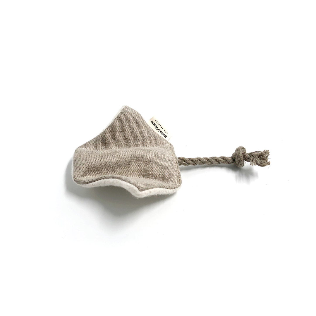Boba & Vespa Stingray Cat Toy in Cotton with Buckwheat for Crinkles and Organic Catnip Main image