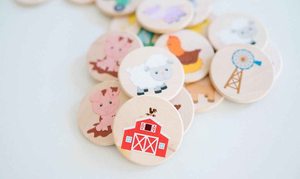 Wooden buttons with animal and object illustrations on a white background Main image