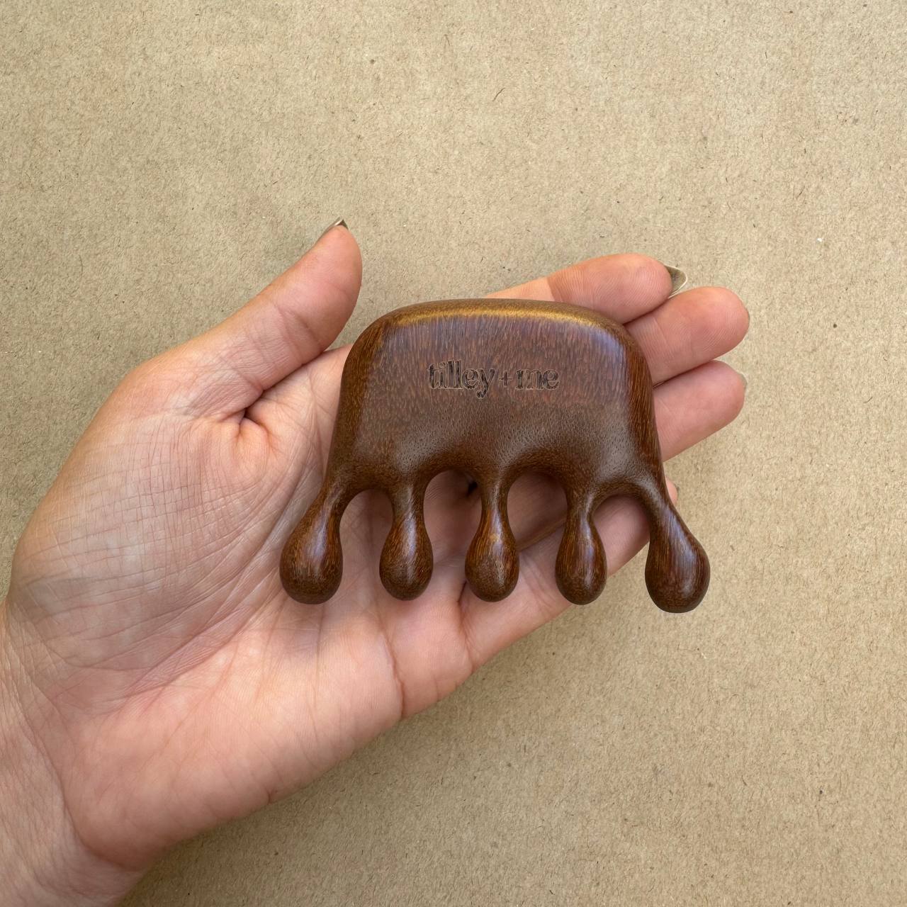 Tilley + Me Sandalwood Pet Massage Tool – Relieves Shedding & Boosts Circulation Secondary image